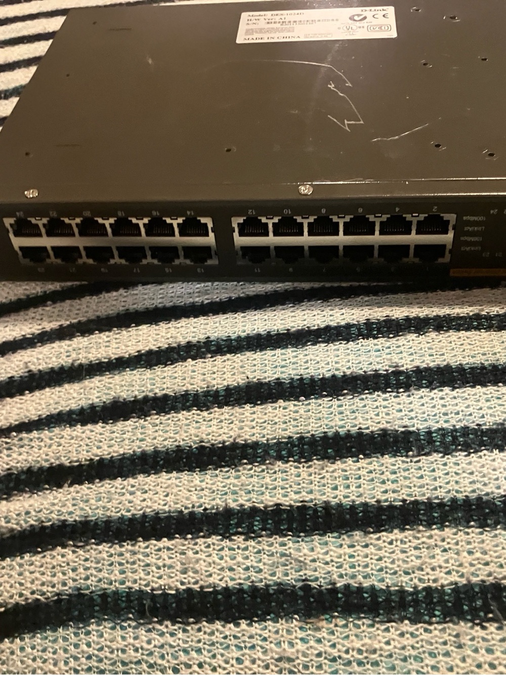 D-link DES-1024D , 24  channel networking switch